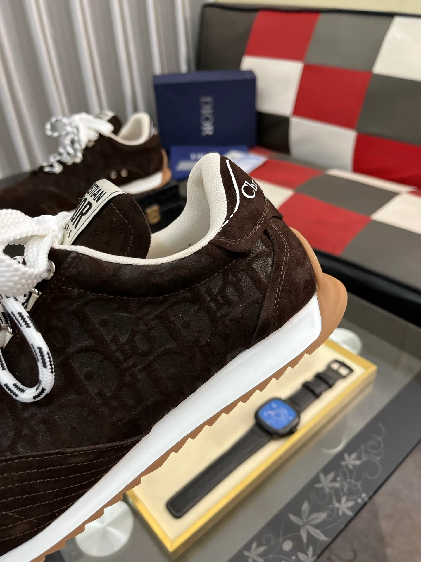 Men's shoes 💰500⌚️⌚️Dior original quality.~ Unique modern style sneakers. 🏃A must-have casual shoe for trendy men😍😍 Original brand imported from Italy, imported original leather, sheep lining (refuses to discolor and grind feet) Sole: Original sole provided by the original factory, French lazy style design ⚠️Fit to the feet, original quality, super comfortable original sole. Just like shooting the real thing 🎬The real thing is better Code number: 38-446️⃣Colors available